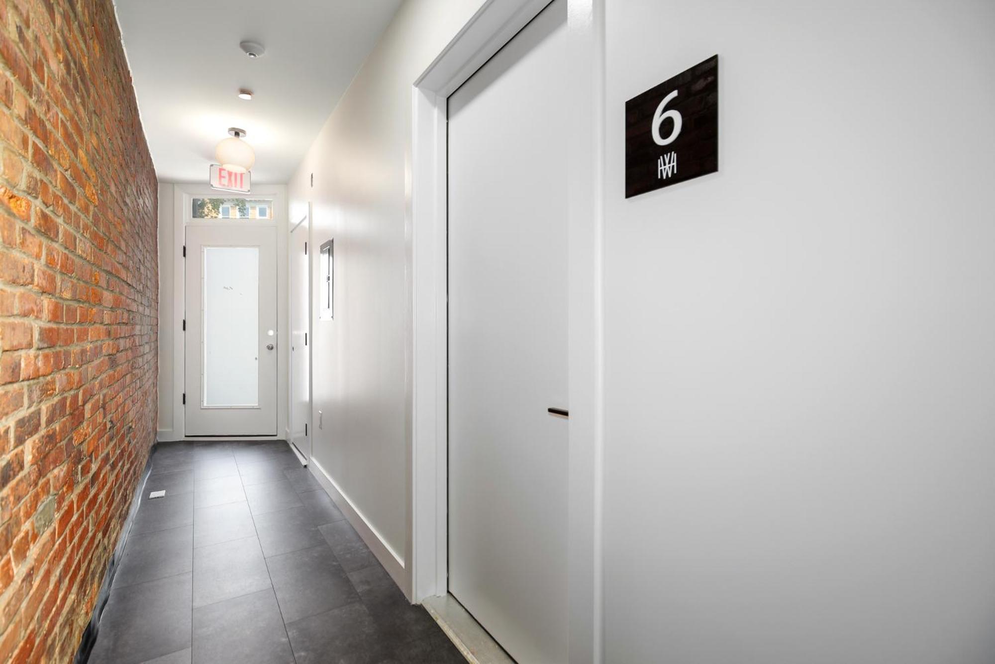 The Hart Wardman -14 Brand New Hidden Inside A Historic Landmark Apartamento